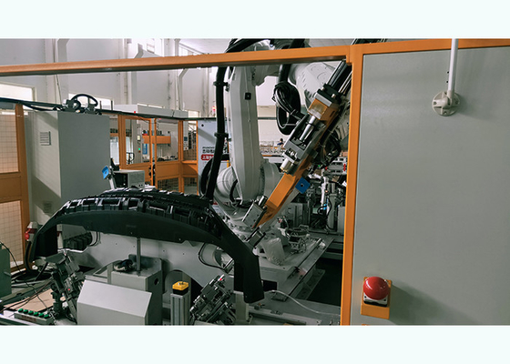 Machine ultrasonique de poinçon et de soudure de robot flexible pour le pare-chocs en plastique de voiture