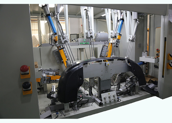 Machine de soudure de poinçon intégrée pour le pare-chocs arrière