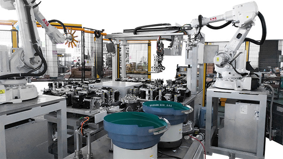 Chaîne de production automatique de soudure et d'Assemblée de robot pour l'équilibre en plastique des véhicules à moteur