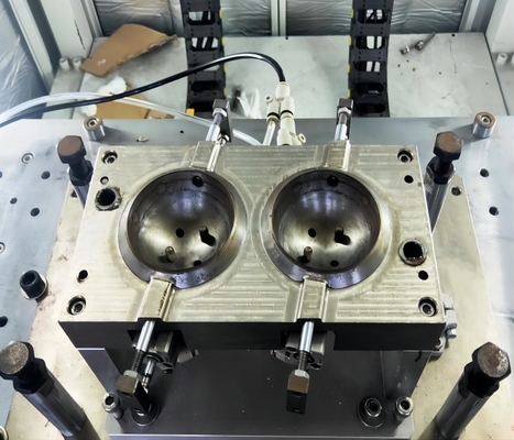2000 kg de poids de l'appareil Machine de soudage en plastique à refroidissement par eau pour applications industrielles