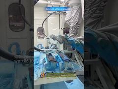 Pulvérisation automatisée d'adhésifs comme procédé de prélaminage pour les composants intérieurs automobiles